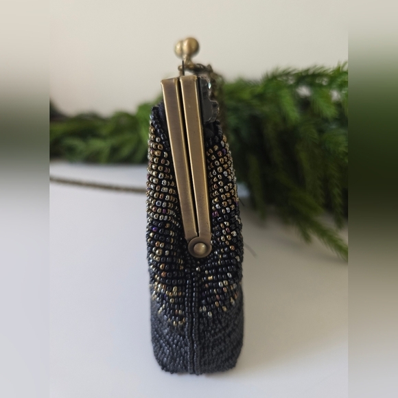 Vintage Inspired Black & Gold Kisslock Evening Bag- Crossbody/Clutch - Picture 3 of 11